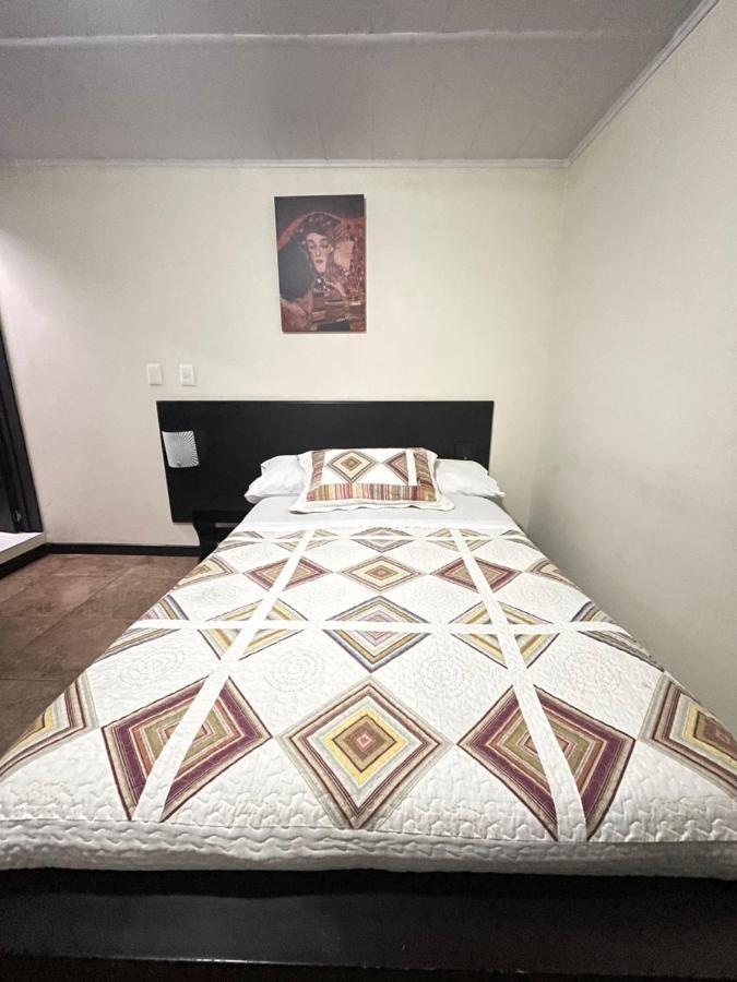 Hotel Alojate In Bogota Luaran gambar